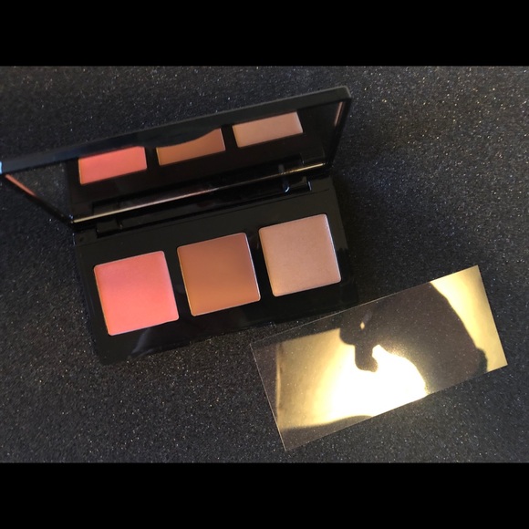 Laura Geller: Multitasking Eye Lip Cheek Trio - Picture 1 of 2